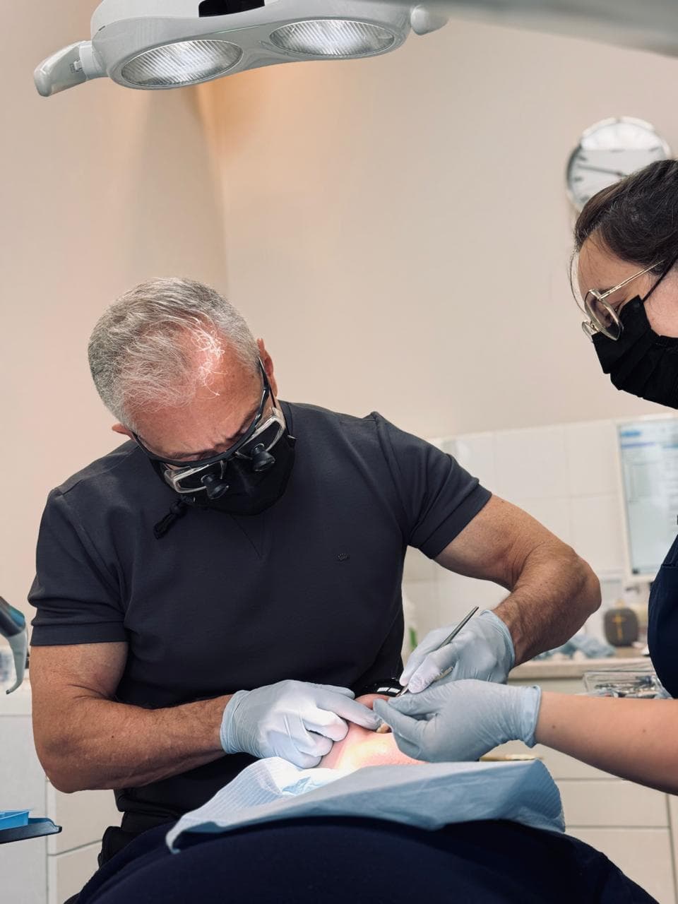 Dr. Adalberto Júnior em consultório